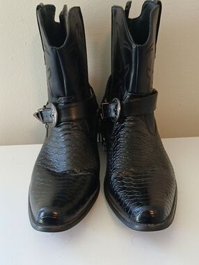 Men's Black Western Harness Boots with Textured Scales and Buckle